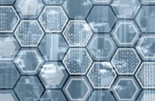 Aave 在 DeFi 领域占据主导地位，因为它吸引了更多的用户和资产