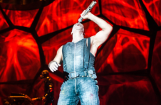 Rammstein 歌手因未经授权的 NFT 销售与俄罗斯博物馆发生冲突