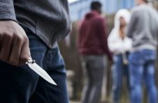 伦敦大学生在 Knifepoint 被 8 名暴徒以 93,000 美元的比特币抢劫