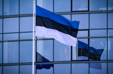 因政府正在考虑更严格的规定，爱沙尼亚也将考虑撤销加密许可证