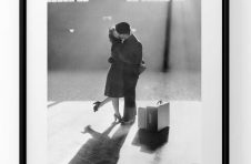 摄影名作《火车站的情侣》将在视觉中国“元视觉”数字藏品平台发售